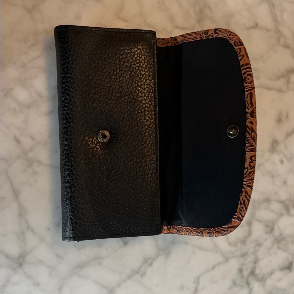 Elegant Black and Brown Tooled Leather Women's Wallet - Picture 5 of 7